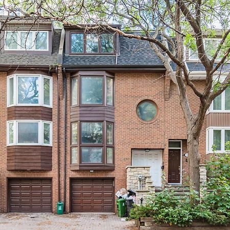 Beautiful Property In Downtown Core Close To Subway Station! Toronto Exterior foto