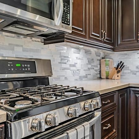 Beautiful Property In Downtown Core Close To Subway Station! Toronto Exterior foto