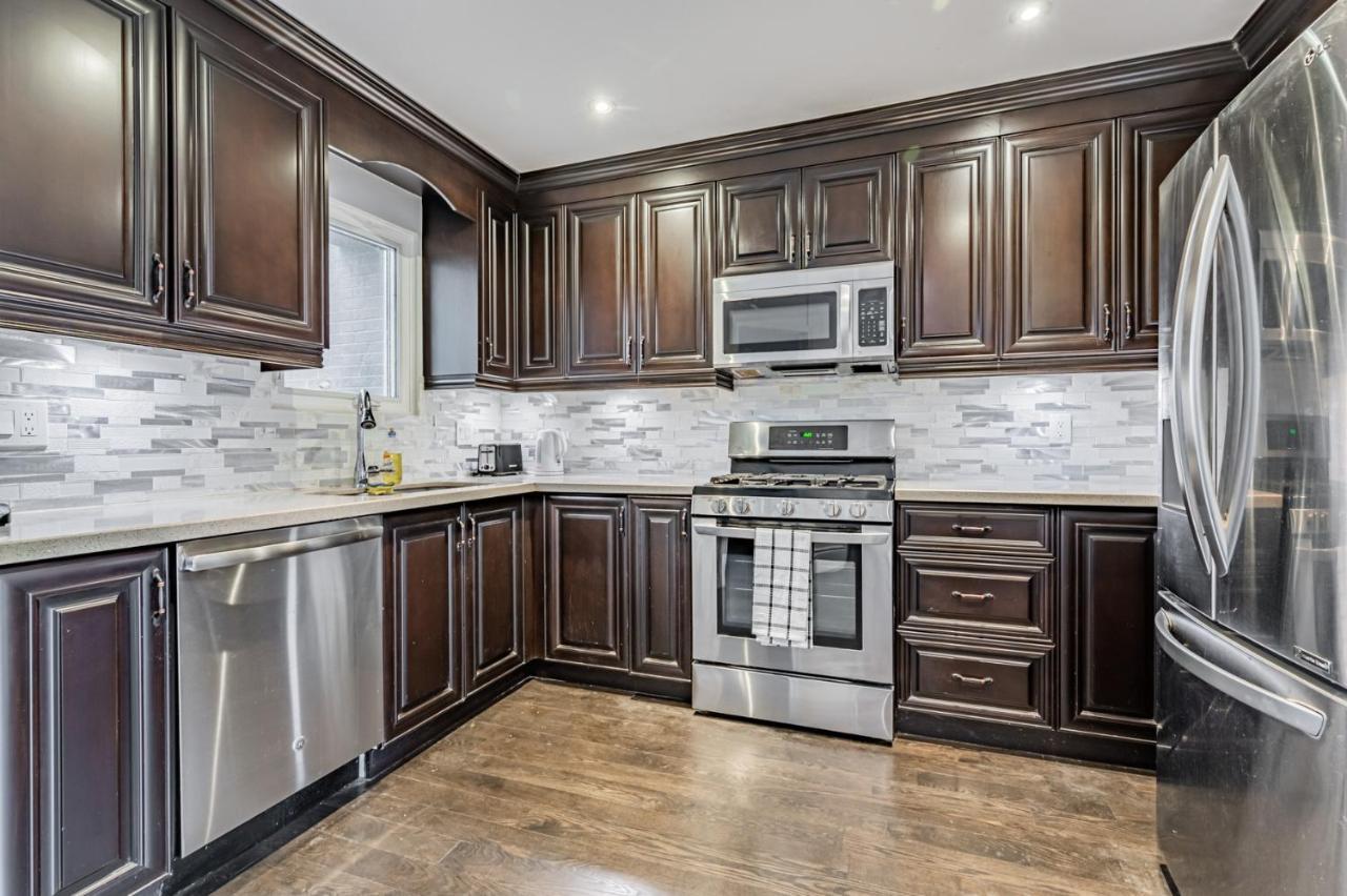 Beautiful Property In Downtown Core Close To Subway Station! Toronto Exterior foto