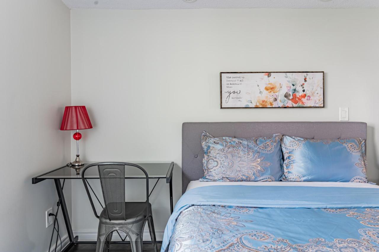 Beautiful Property In Downtown Core Close To Subway Station! Toronto Exterior foto