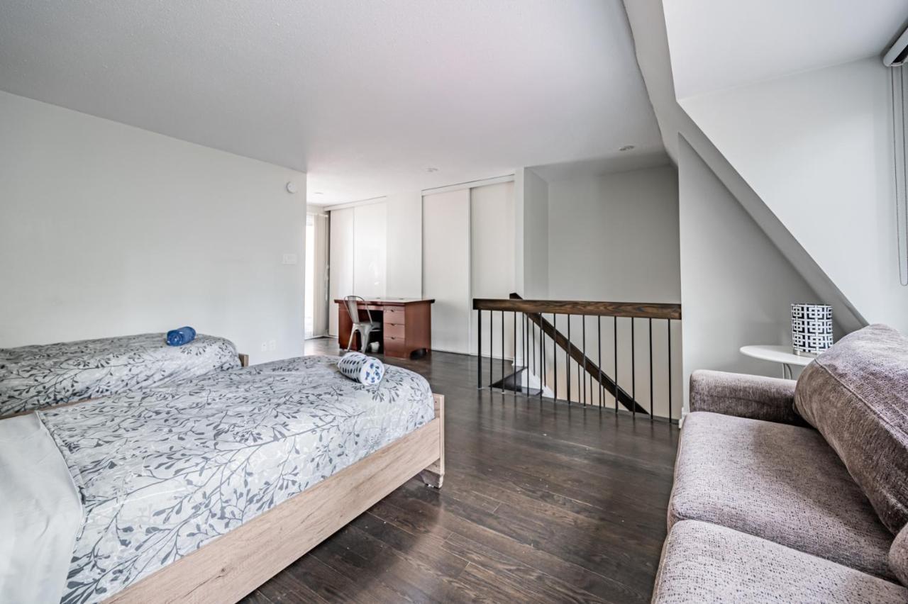 Beautiful Property In Downtown Core Close To Subway Station! Toronto Exterior foto