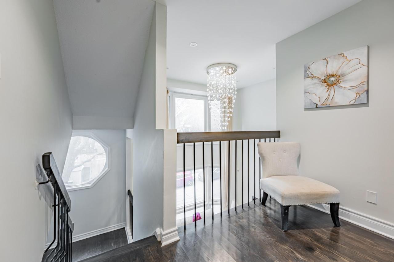 Beautiful Property In Downtown Core Close To Subway Station! Toronto Exterior foto